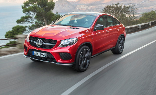 Auto-2015_Mercedes-Benz_GLE-Class_Sport_Utility_Vehicle_SUV_Red_Road_Front